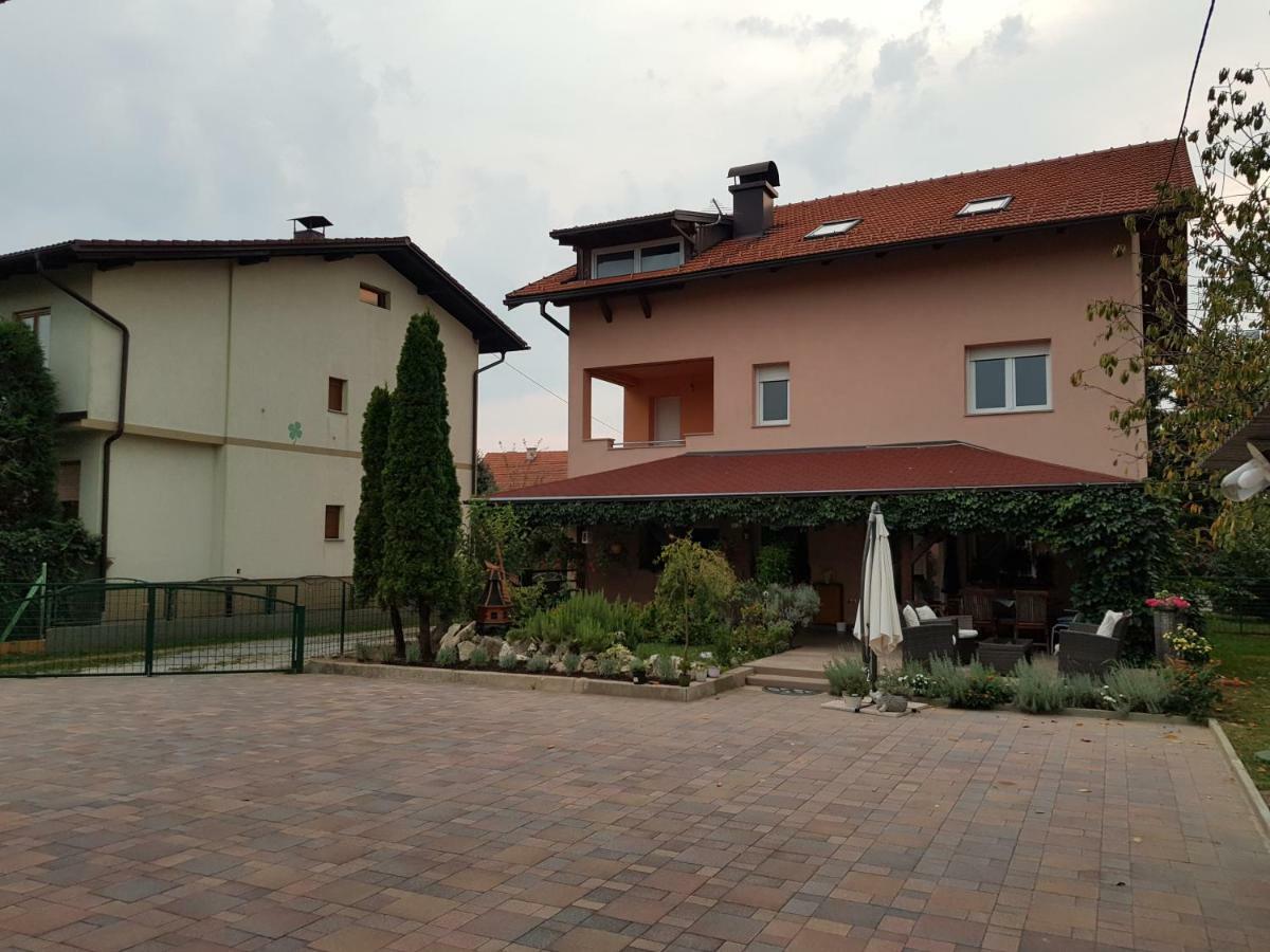 A&T Apartment Zaprešić Buitenkant foto
